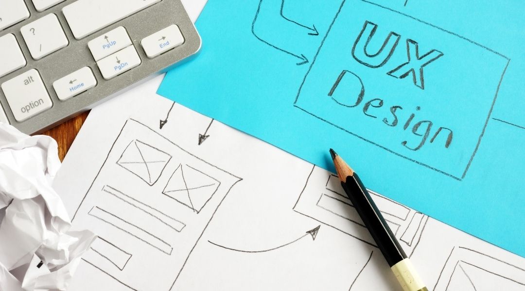 UX design é um conjunto de metodologias que abrange elementos de design de interfaces, mapeamento da jornada do cliente e design de software